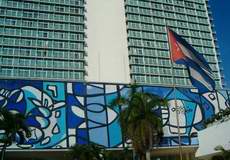 Mural de Amelia Pelaez en el Hotel Habana Libre